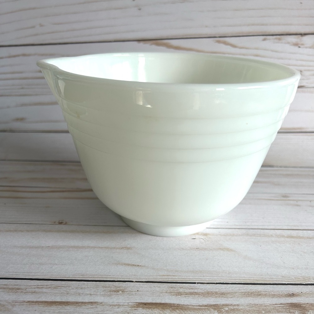 Vintage Hamilton beach ribbed milk glass mixing bowl